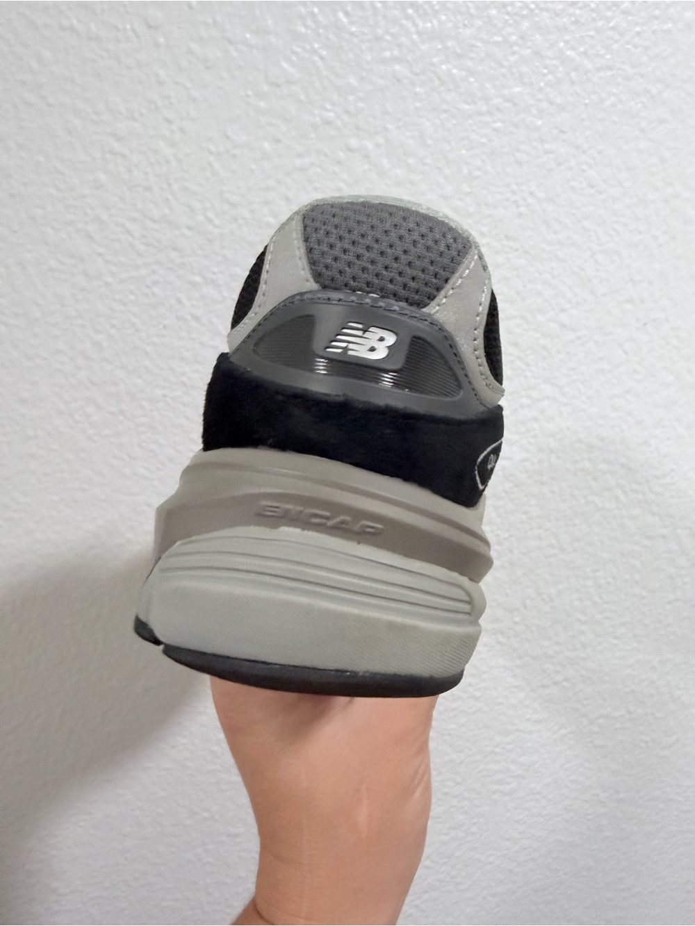 New Balance 990v6 Men's Athletic Sneaker - Black & Gray - Picture 3 of 9